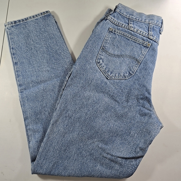 Lee High-Waisted Vintage Blue Jeans – Size 16 – Classic and Stylish - Picture 1 of 10